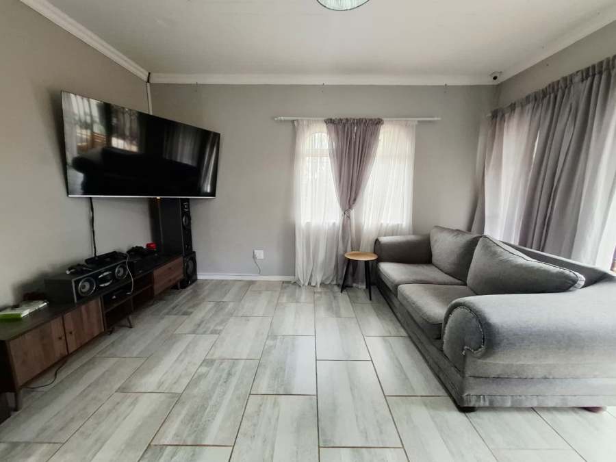 4 Bedroom Property for Sale in Uitsig Free State